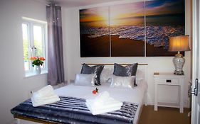 Ladysmith House - 4 Bedrooms - Full House